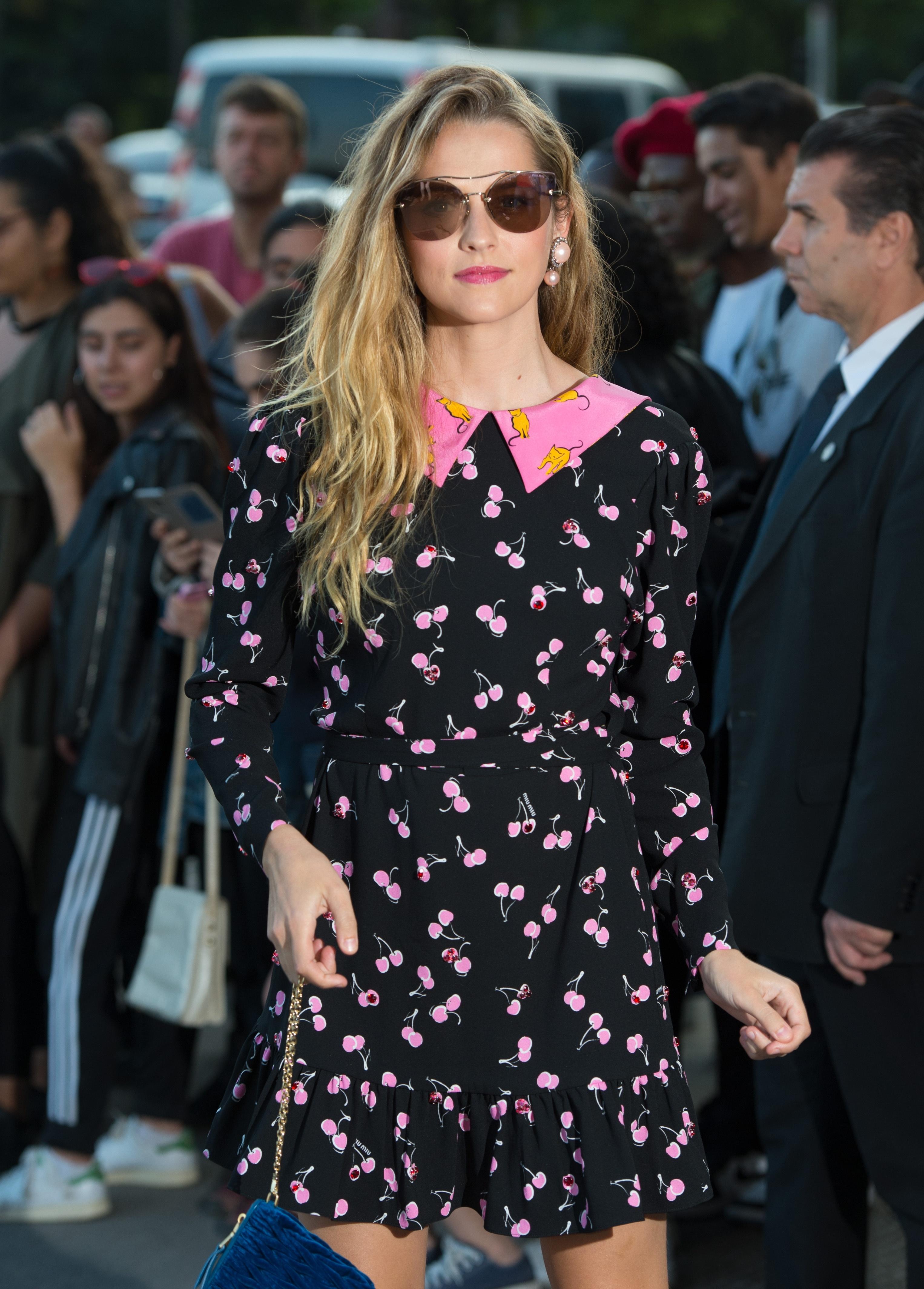 MiuMiuCruiseShow_PFW17_Outside_ATP_283629.jpg
