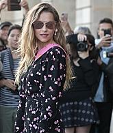 Filename=MiuMiuCruiseShow_PFW17_Outside_ATP_283229.jpg
Filesize=478KiB
Dimensions=2956x1956
Date added=Nov 12, 2025 MiuMiuCruiseShow_PFW17_Outside_ATP_283229.jpg