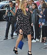 Filename=MiuMiuCruiseShow_PFW17_Outside_ATP_286129.jpg
Filesize=945KiB
Dimensions=2200x3336
Date added=Nov 12, 2025 MiuMiuCruiseShow_PFW17_Outside_ATP_286129.jpg
