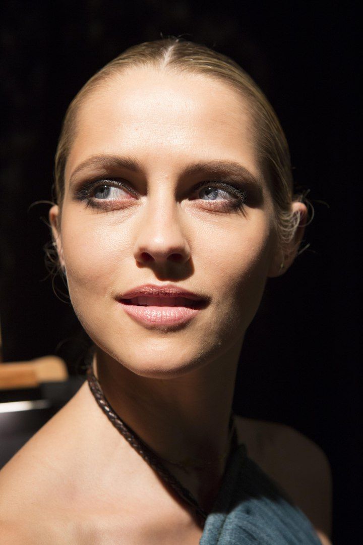 adoringteresap_222_stills_3-4.jpg