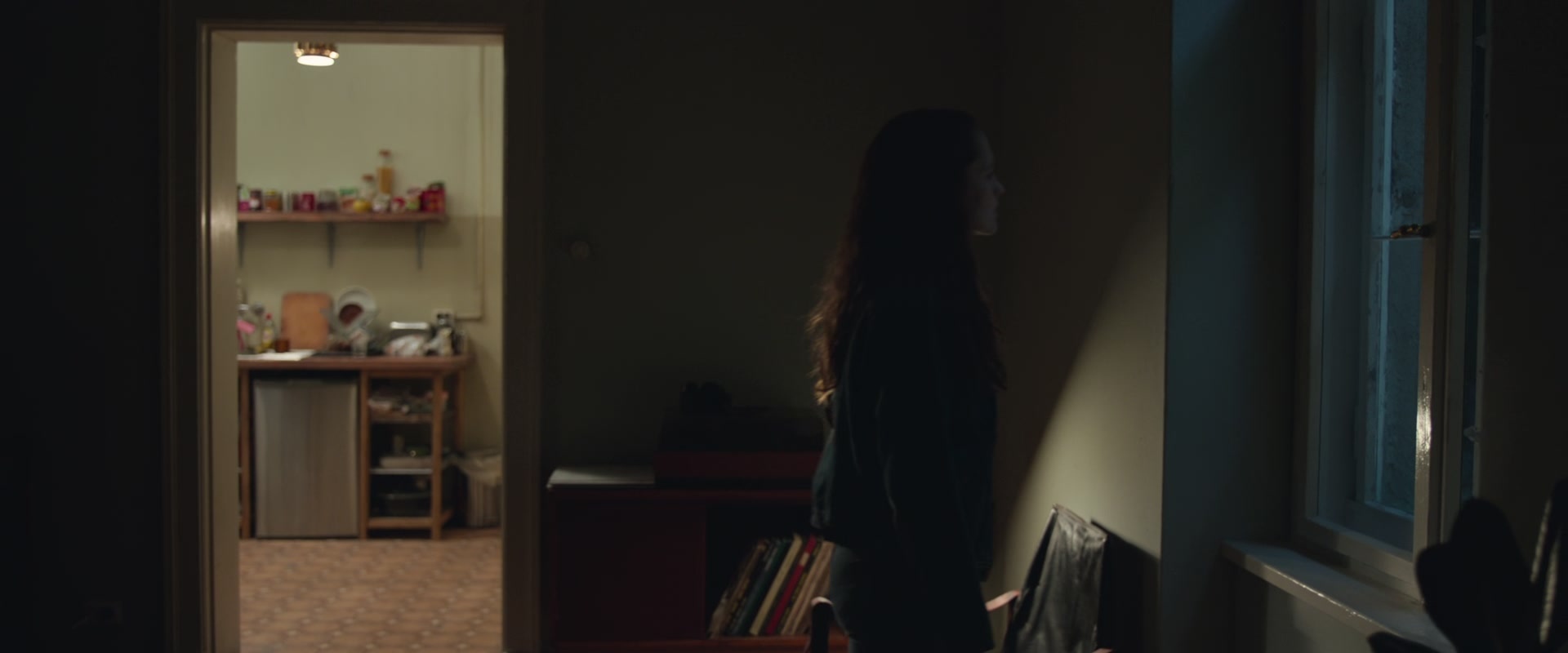 adoringteresap_berlinsyndrome_caps_1310.jpg