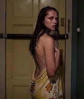 adoringteresap_berlinsyndrome_stills_003_6.jpg