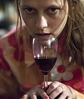 adoringteresap_berlinsyndrome_stills_009_1.jpg