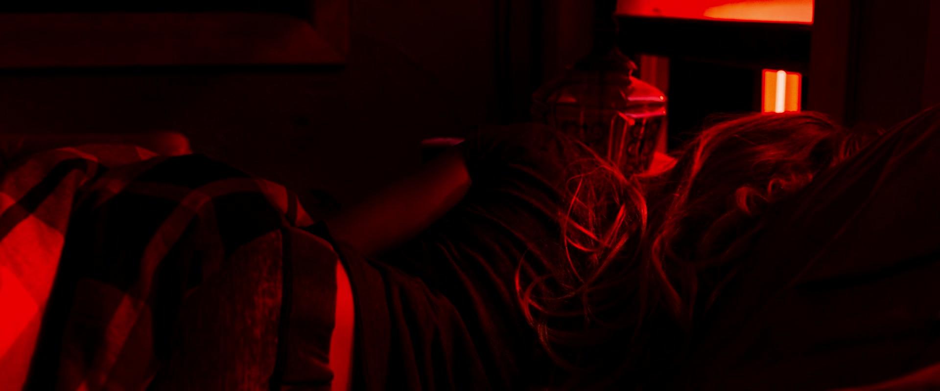 Lights_Out_2016_1080p_ATP_003270.jpg Lights_Out_2016_1080p_ATP_003270.jpg