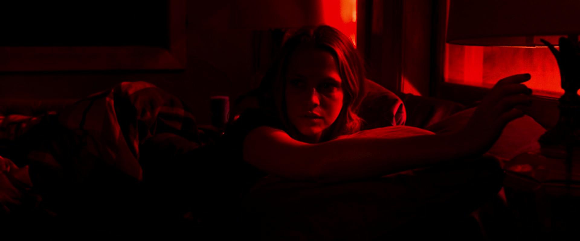 Lights_Out_2016_1080p_ATP_003349.jpg