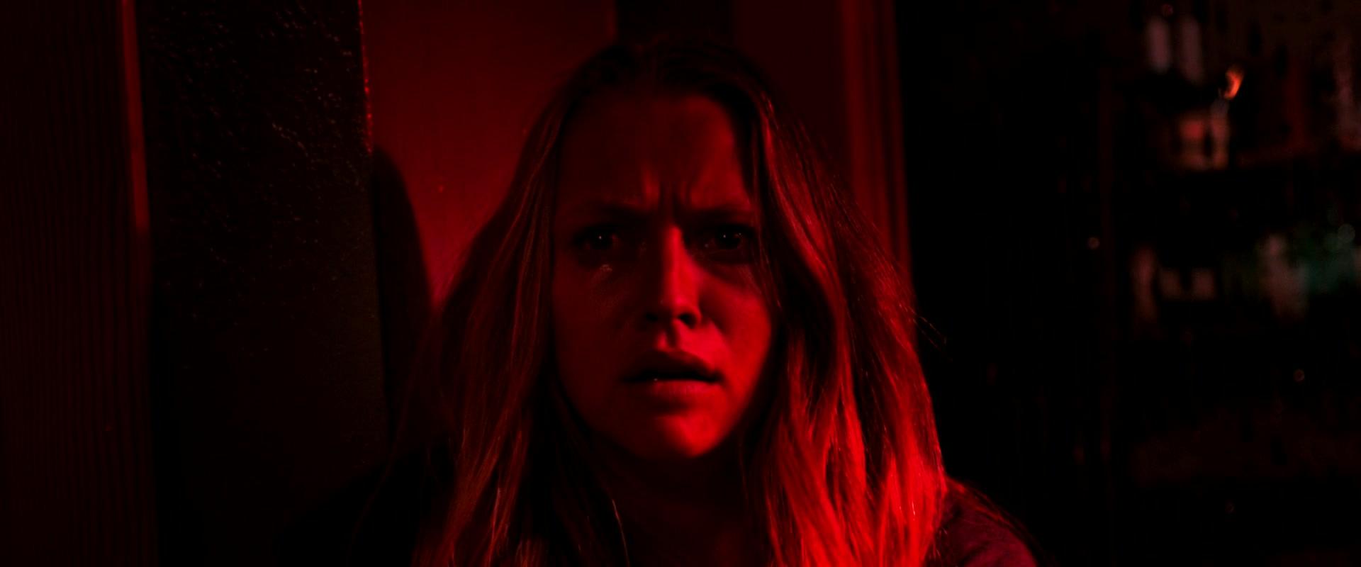 Lights_Out_2016_1080p_ATP_003447.jpg Lights_Out_2016_1080p_ATP_003447.jpg