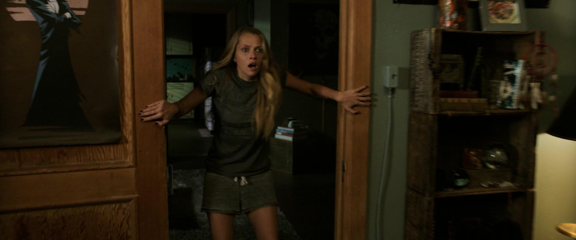Lights_Out_2016_1080p_ATP_003459.jpg Lights_Out_2016_1080p_ATP_003459.jpg
