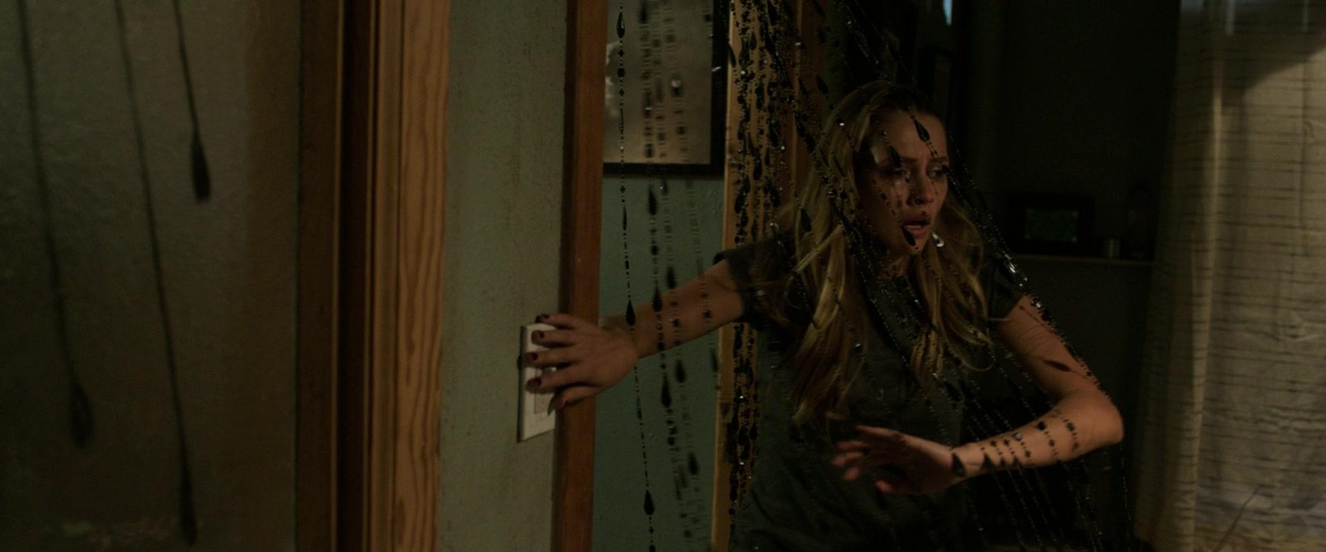 Lights_Out_2016_1080p_ATP_003479.jpg Lights_Out_2016_1080p_ATP_003479.jpg