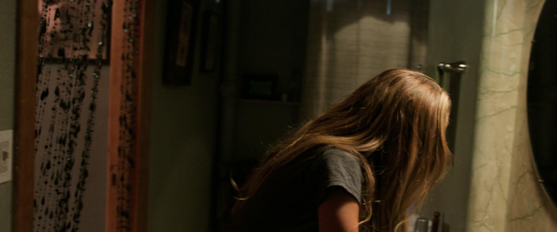 Lights_Out_2016_1080p_ATP_003486.jpg Lights_Out_2016_1080p_ATP_003486.jpg