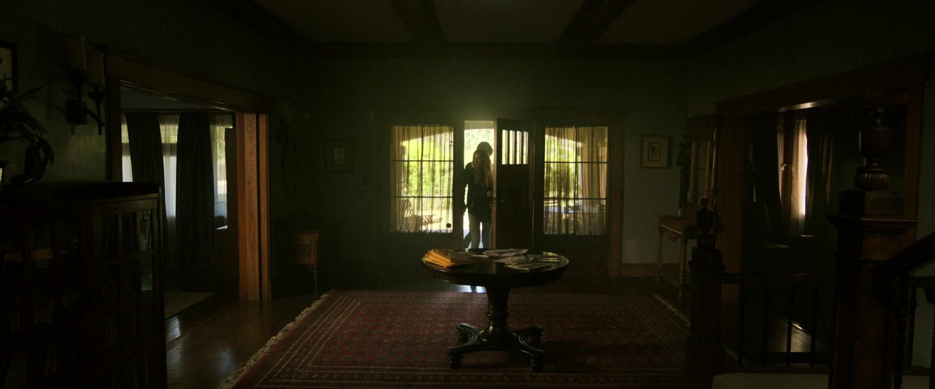 Lights_Out_2016_1080p_ATP_004317.jpg Lights_Out_2016_1080p_ATP_004317.jpg