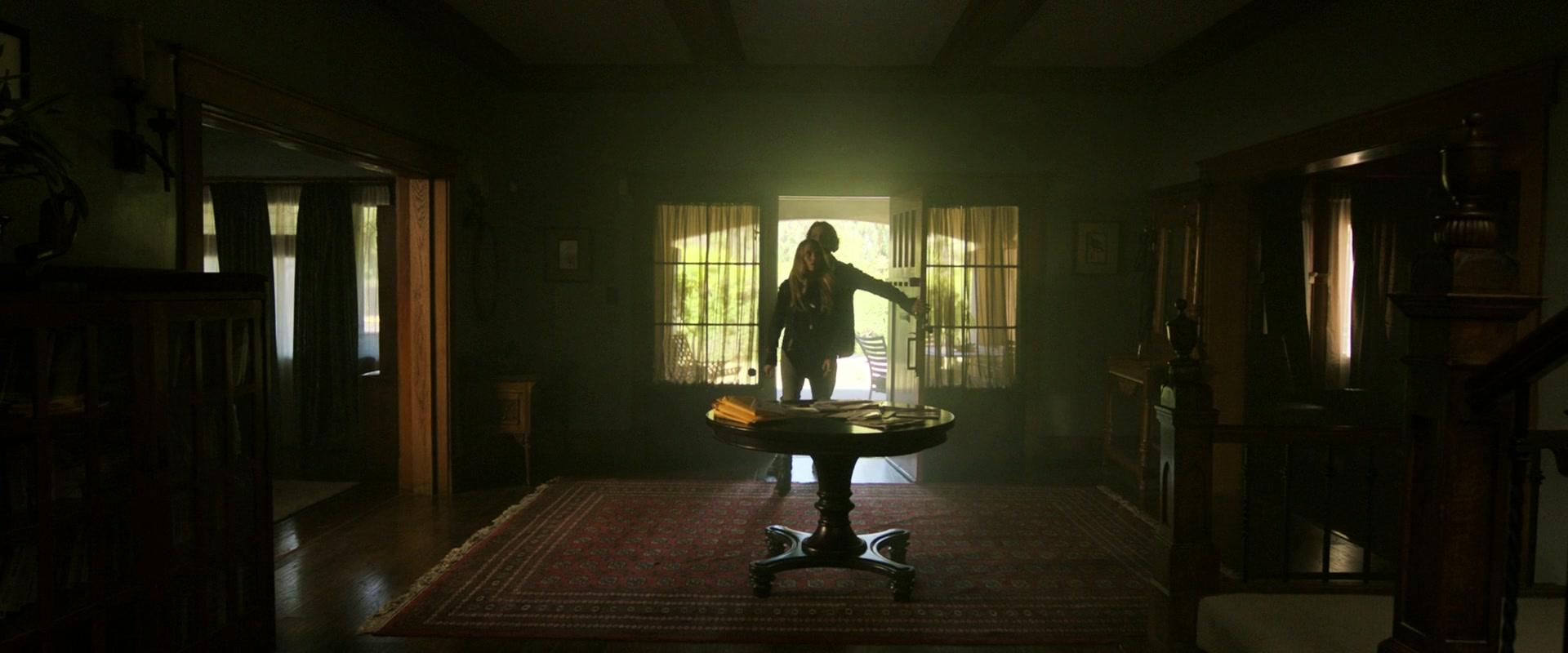 Lights_Out_2016_1080p_ATP_004323.jpg Lights_Out_2016_1080p_ATP_004323.jpg