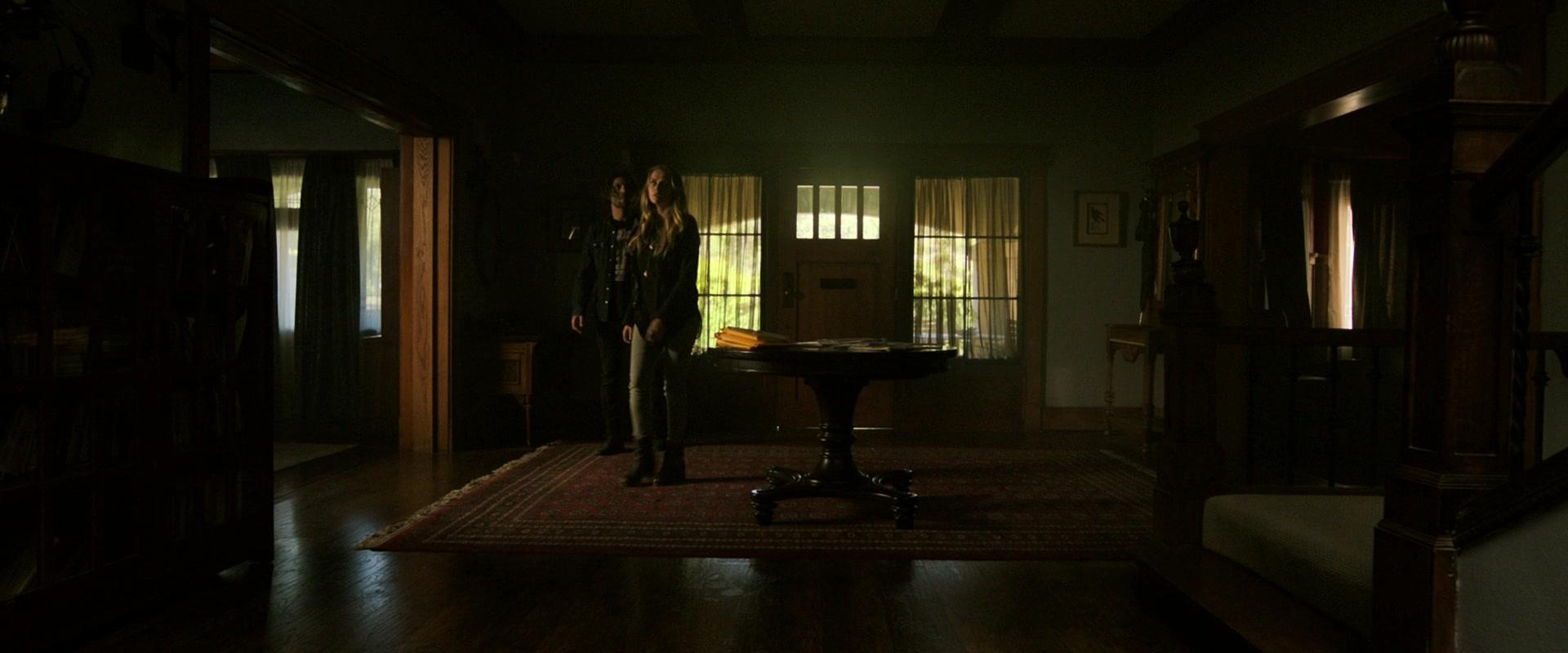 Lights_Out_2016_1080p_ATP_004337.jpg Lights_Out_2016_1080p_ATP_004337.jpg