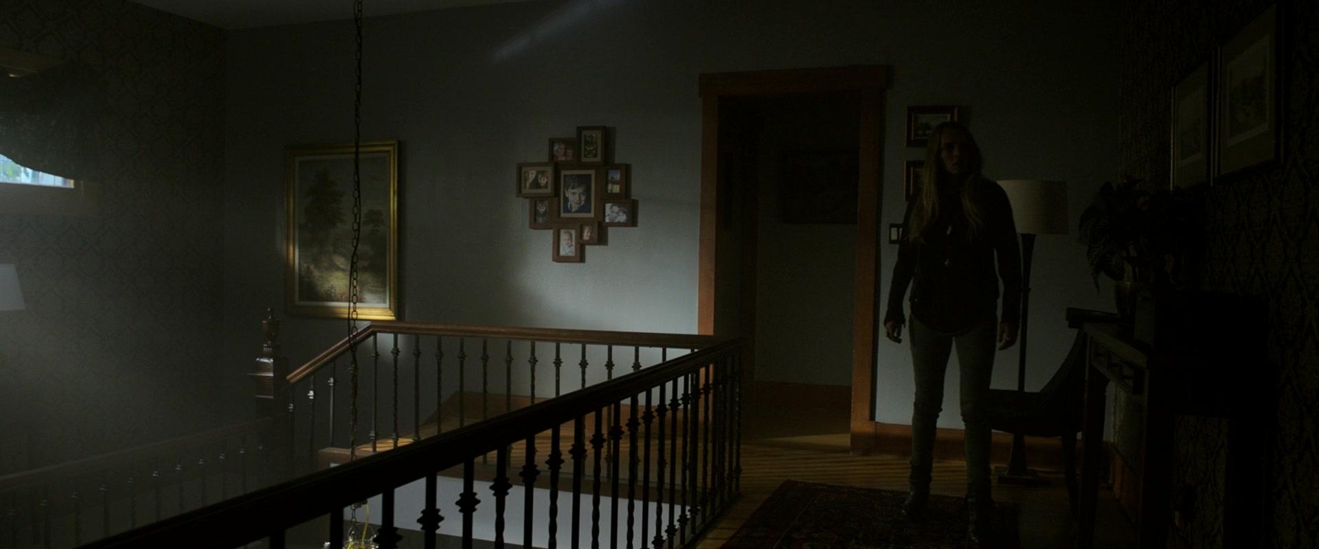 Lights_Out_2016_1080p_ATP_004409.jpg Lights_Out_2016_1080p_ATP_004409.jpg