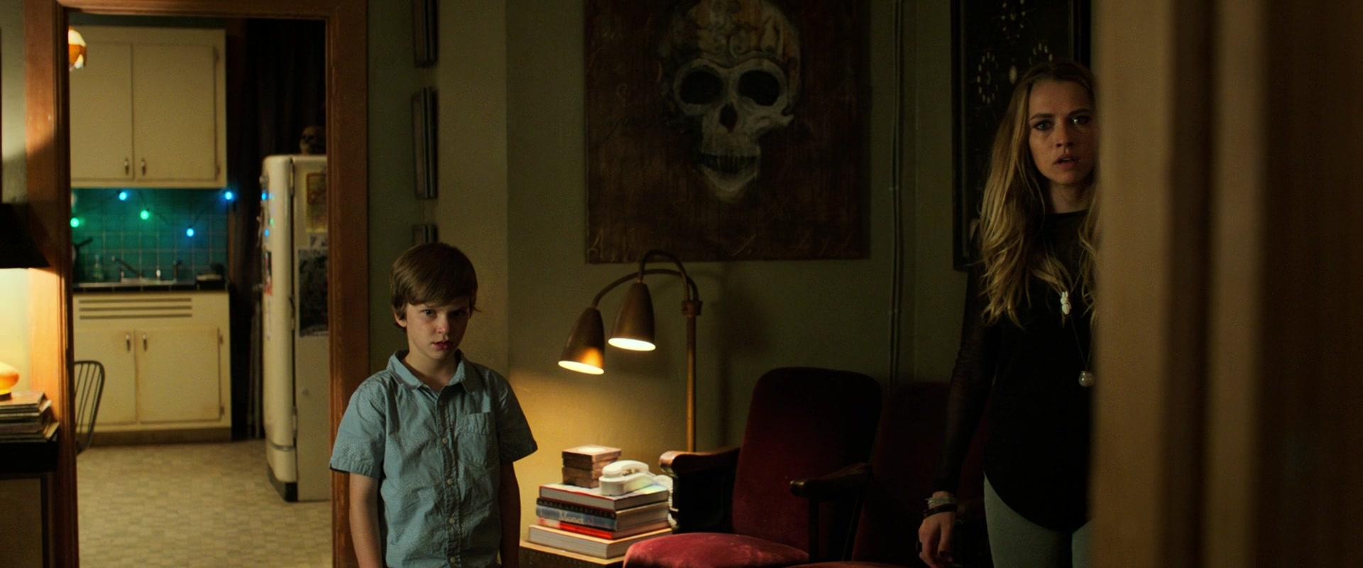 Lights_Out_2016_1080p_ATP_006290.jpg Lights_Out_2016_1080p_ATP_006290.jpg