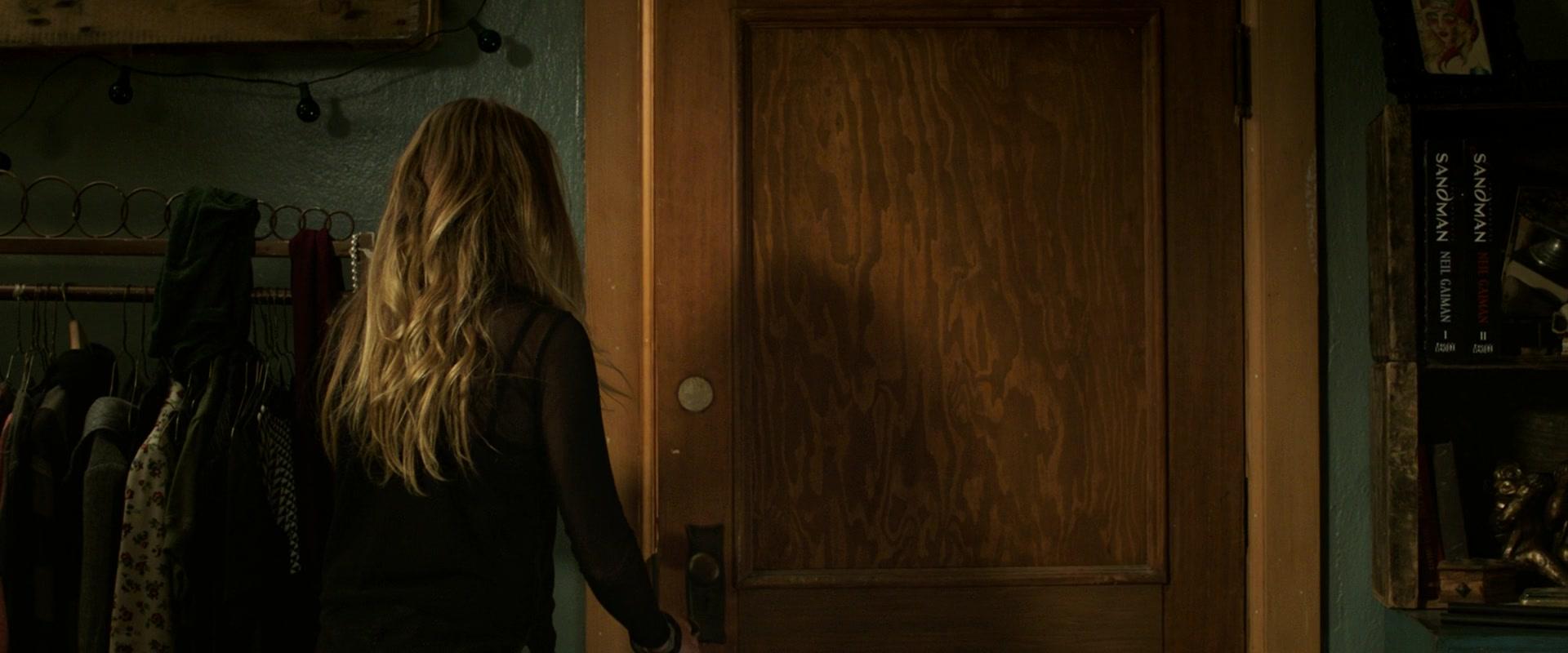 Lights_Out_2016_1080p_ATP_006376.jpg Lights_Out_2016_1080p_ATP_006376.jpg