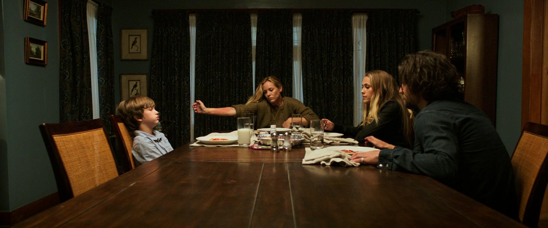 Lights_Out_2016_1080p_ATP_006472.jpg Lights_Out_2016_1080p_ATP_006472.jpg