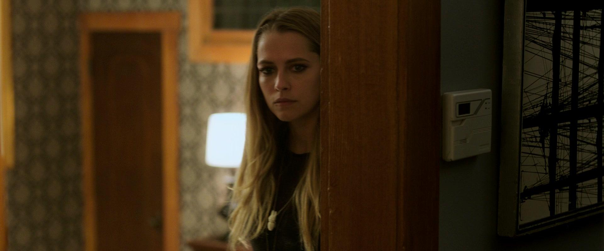 Lights_Out_2016_1080p_ATP_007369.jpg Lights_Out_2016_1080p_ATP_007369.jpg