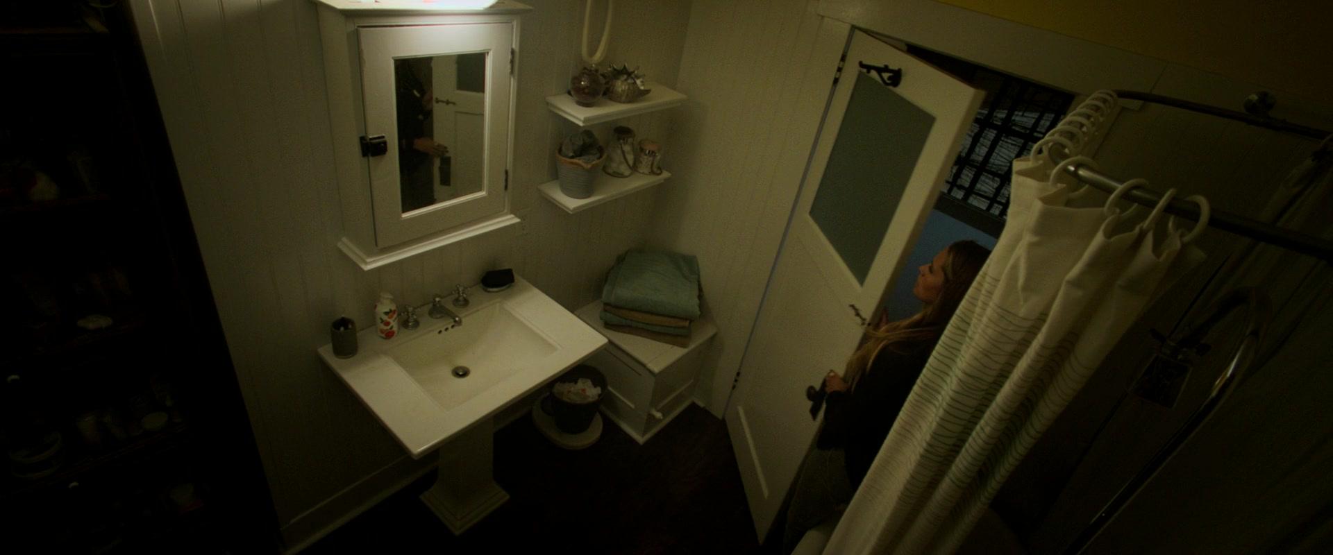 Lights_Out_2016_1080p_ATP_007712.jpg Lights_Out_2016_1080p_ATP_007712.jpg