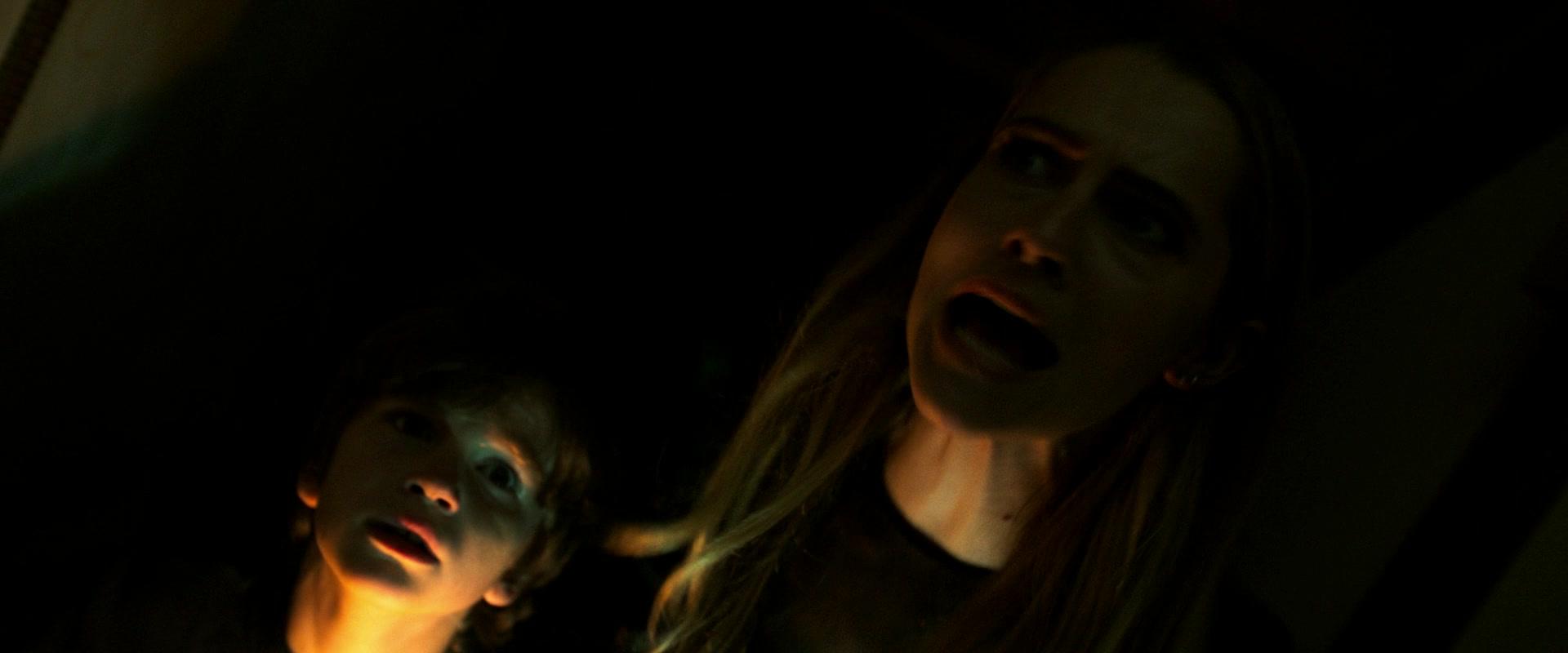 Lights_Out_2016_1080p_ATP_008429.jpg