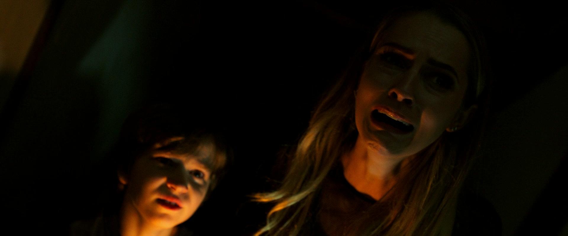 Lights_Out_2016_1080p_ATP_008619.jpg