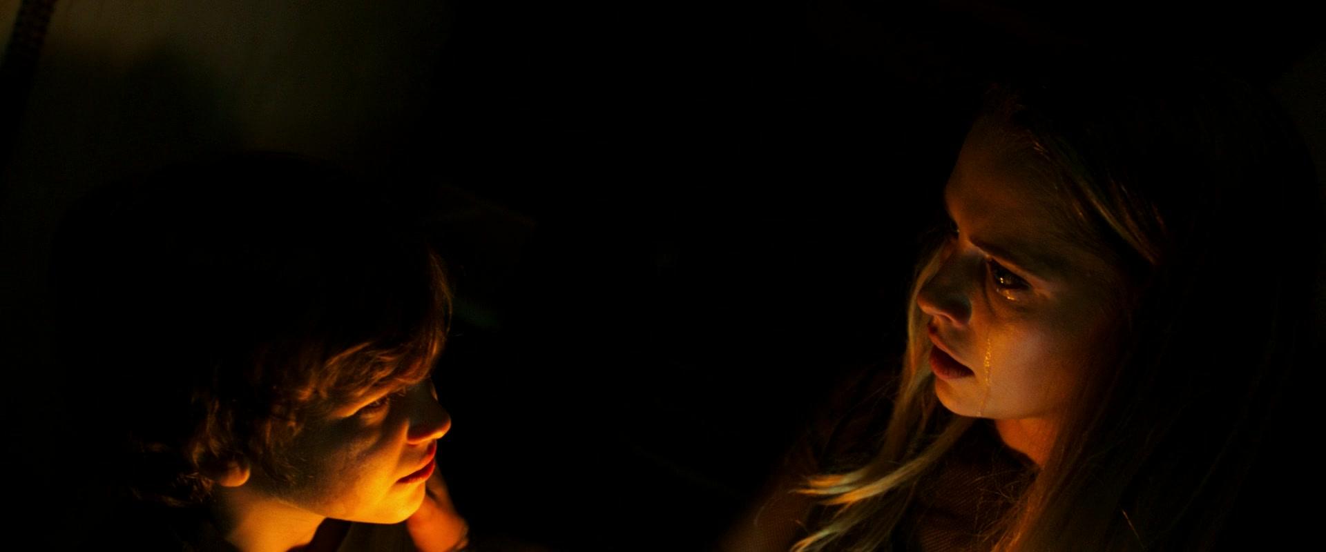 Lights_Out_2016_1080p_ATP_008648.jpg Lights_Out_2016_1080p_ATP_008648.jpg