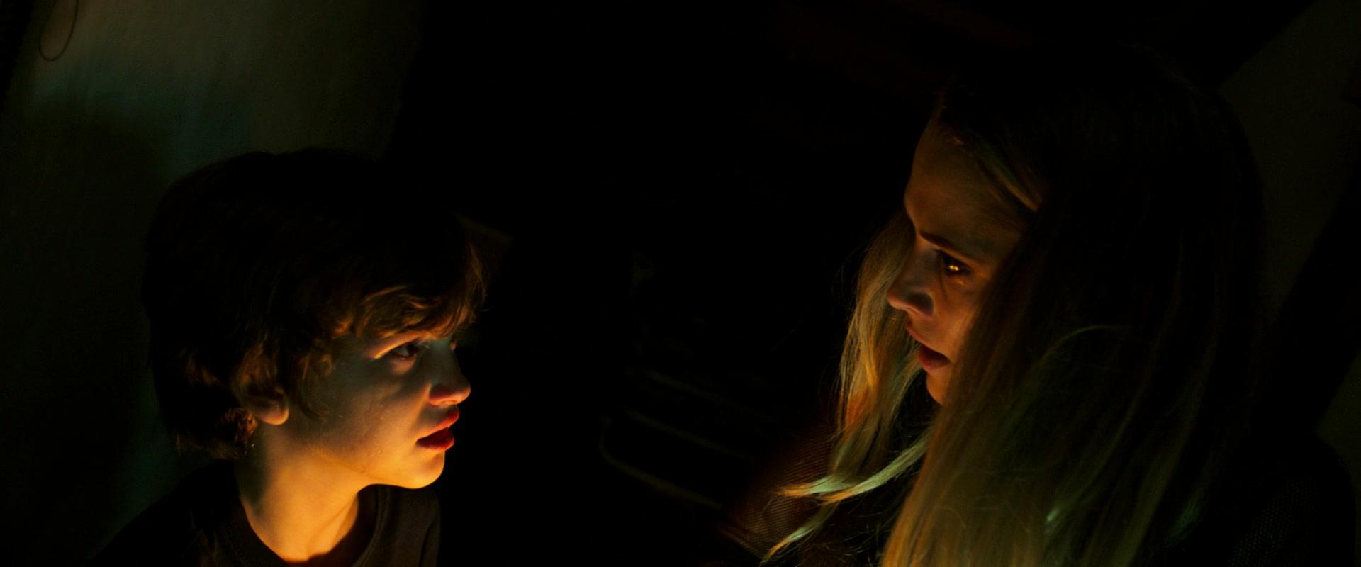 Lights_Out_2016_1080p_ATP_008676.jpg
