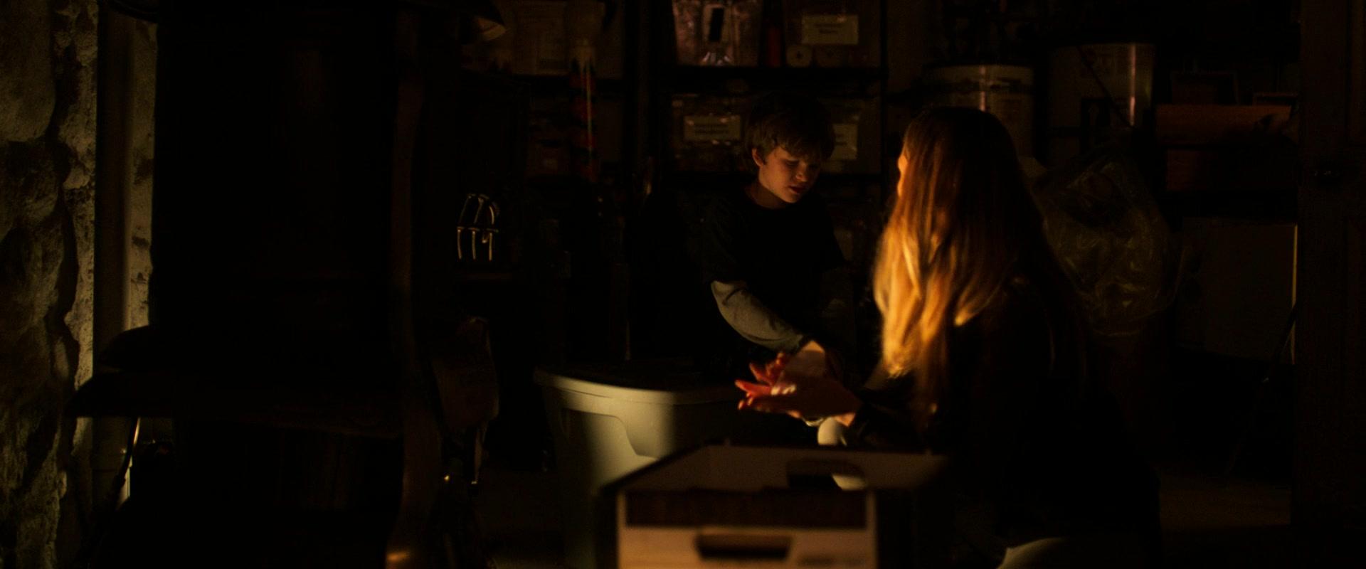 Lights_Out_2016_1080p_ATP_008893.jpg