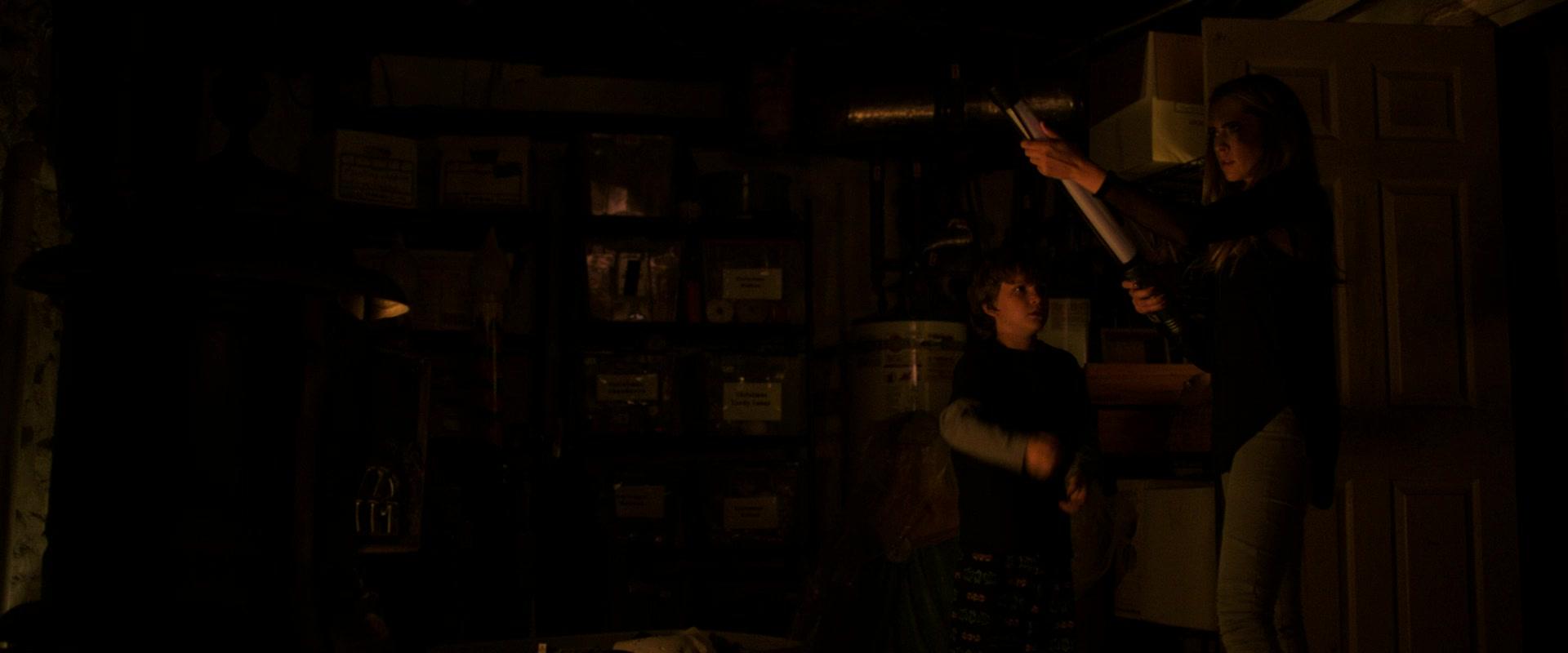 Lights_Out_2016_1080p_ATP_008962.jpg