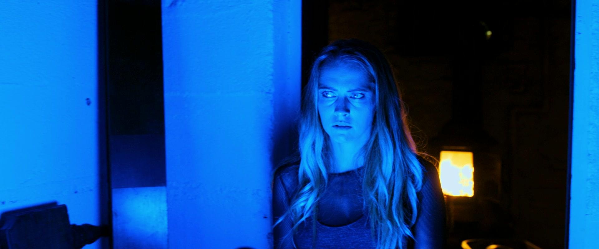 Lights_Out_2016_1080p_ATP_009019.jpg Lights_Out_2016_1080p_ATP_009019.jpg