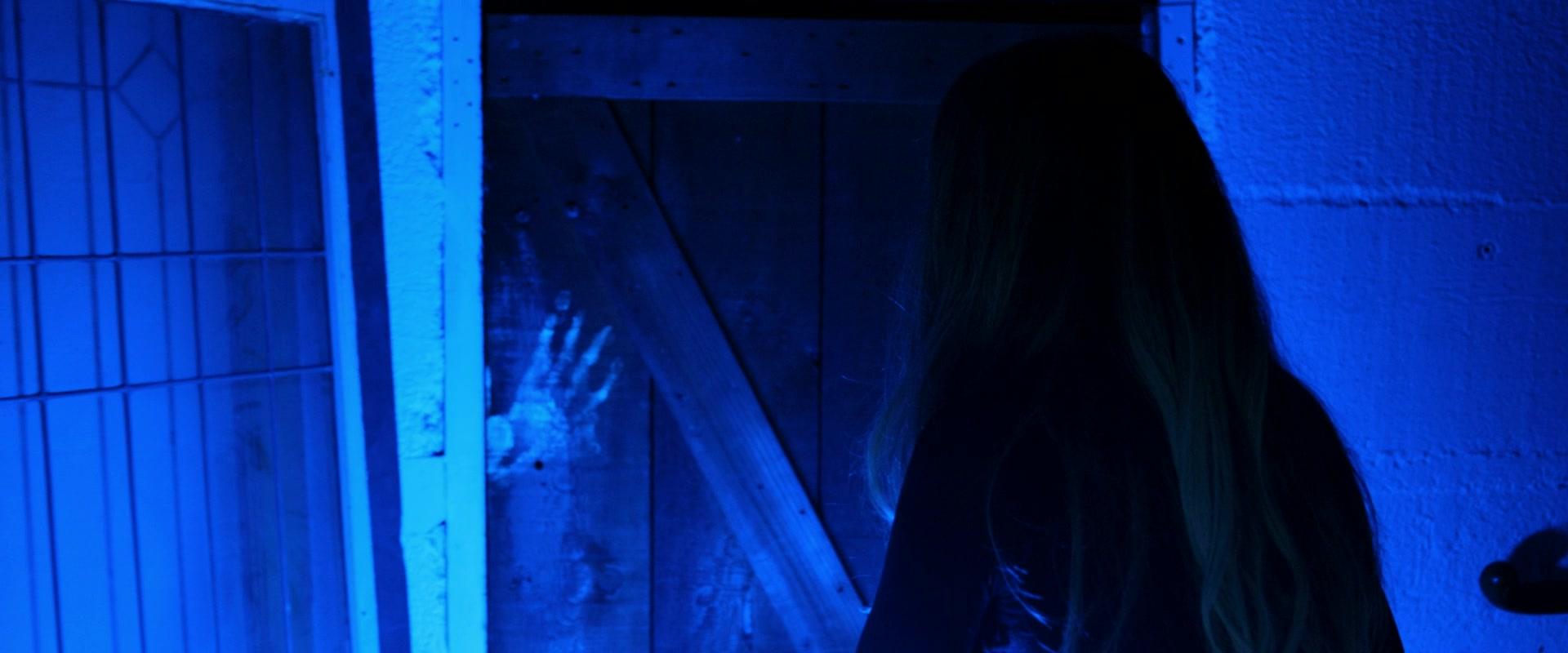 Lights_Out_2016_1080p_ATP_009086.jpg Lights_Out_2016_1080p_ATP_009086.jpg