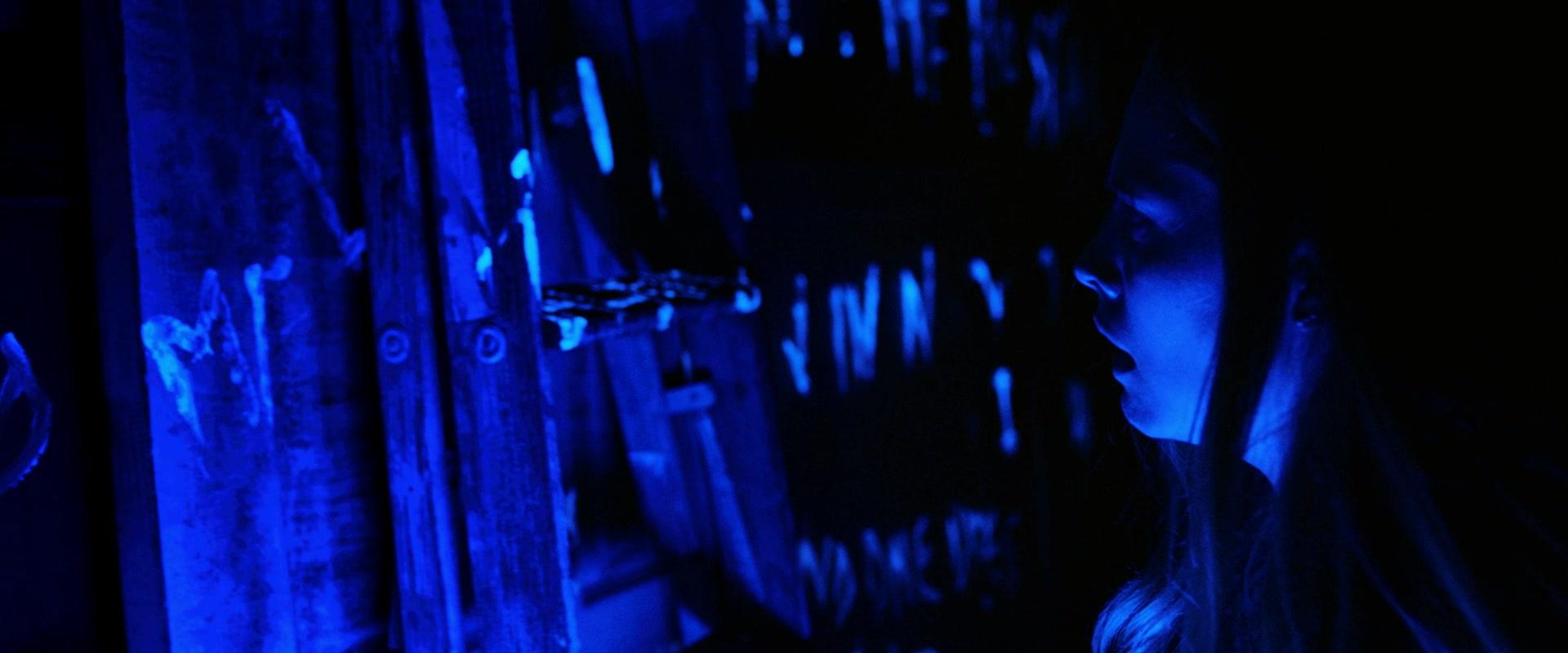 Lights_Out_2016_1080p_ATP_009271.jpg Lights_Out_2016_1080p_ATP_009271.jpg