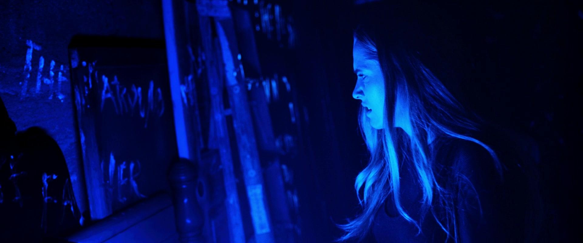 Lights_Out_2016_1080p_ATP_009307.jpg Lights_Out_2016_1080p_ATP_009307.jpg