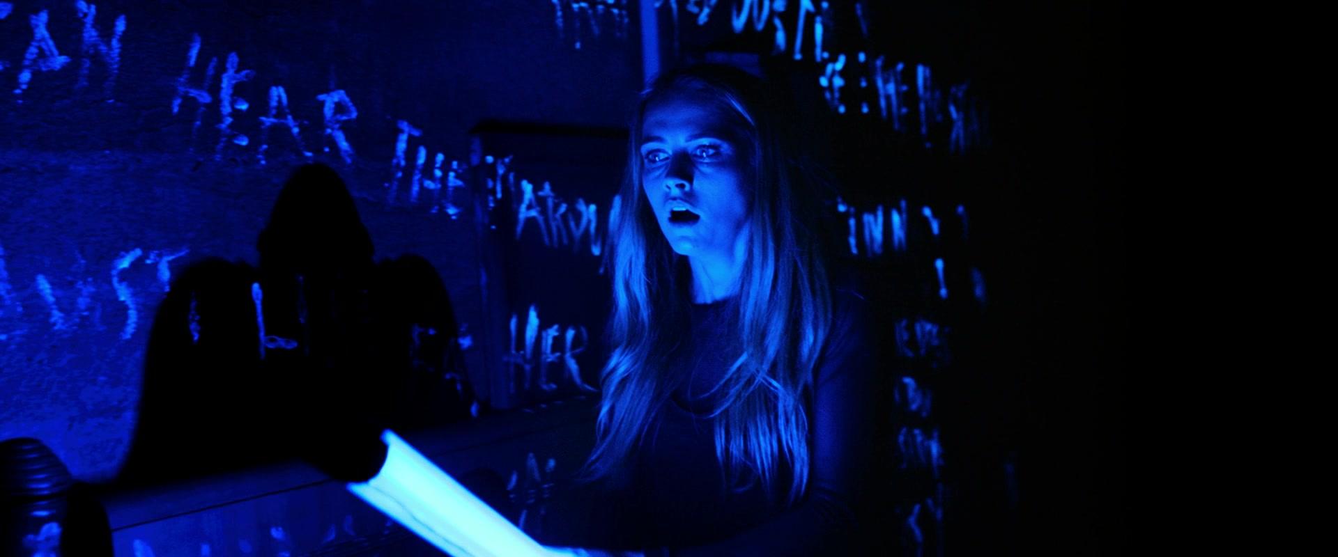 Lights_Out_2016_1080p_ATP_009343.jpg