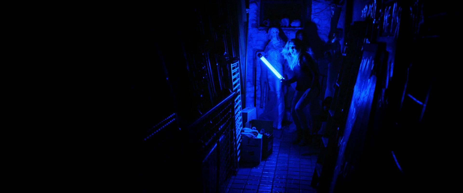 Lights_Out_2016_1080p_ATP_009436.jpg Lights_Out_2016_1080p_ATP_009436.jpg
