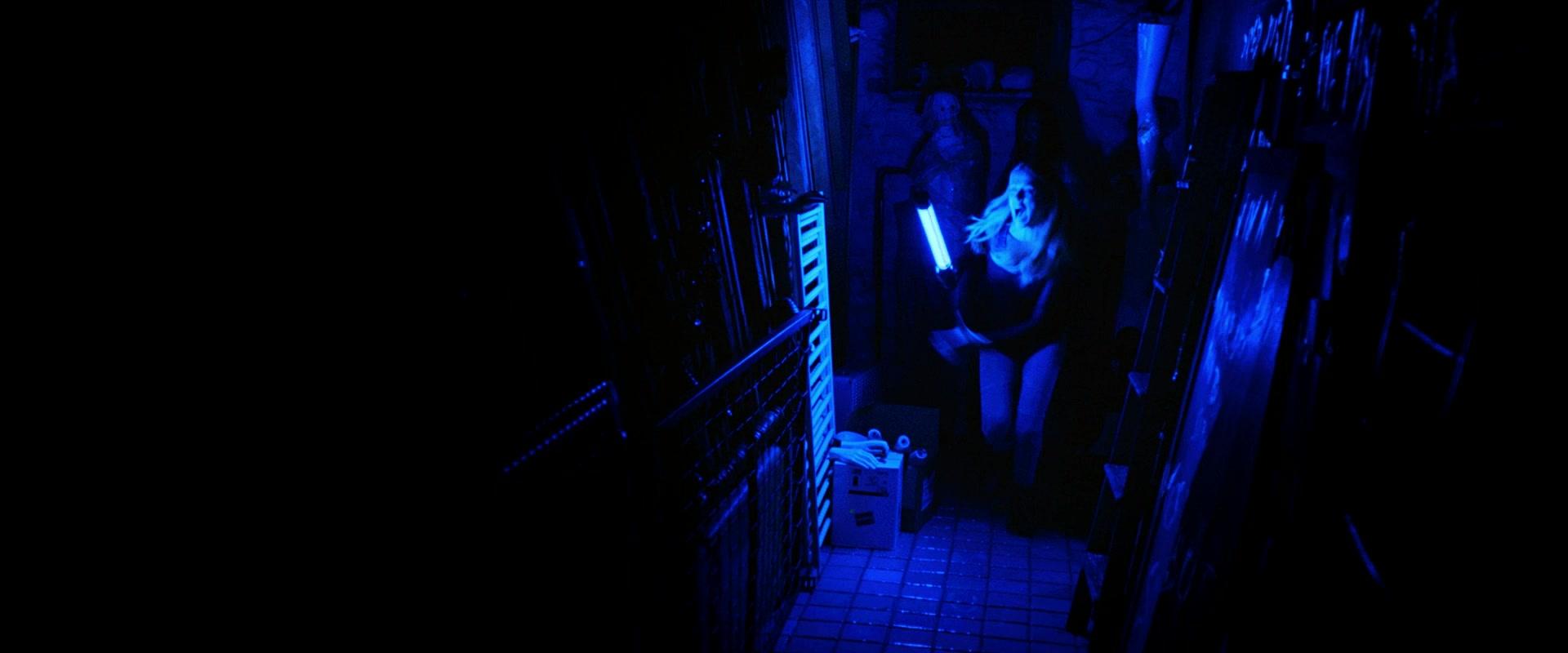 Lights_Out_2016_1080p_ATP_009437.jpg