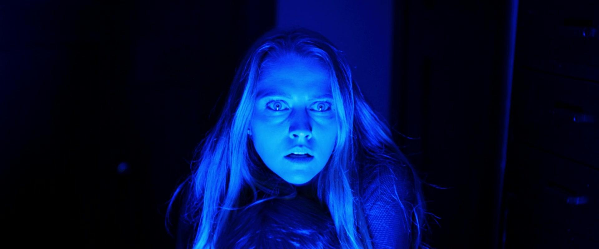 Lights_Out_2016_1080p_ATP_009847.jpg
