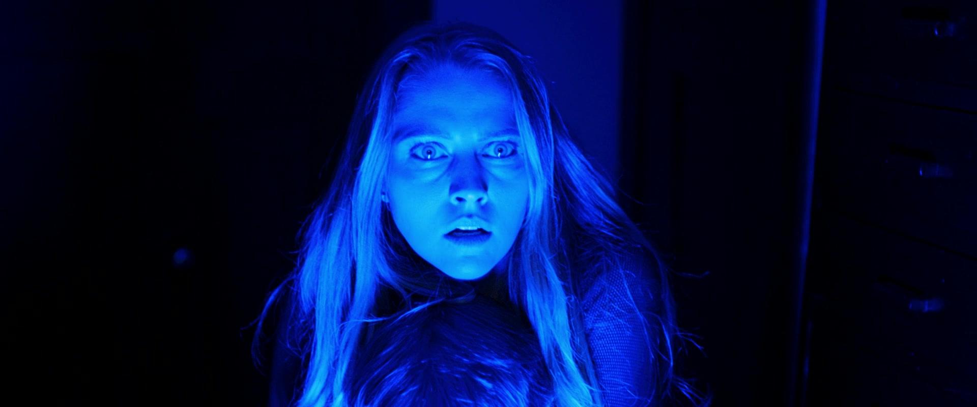 Lights_Out_2016_1080p_ATP_009848.jpg