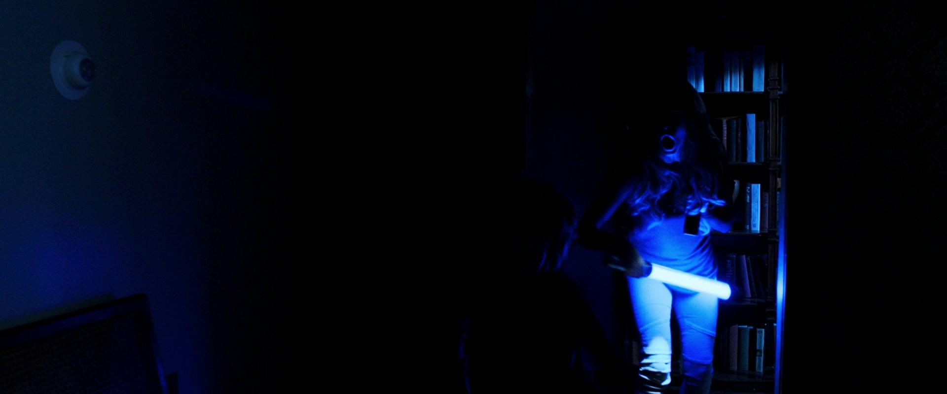 Lights_Out_2016_1080p_ATP_009956.jpg Lights_Out_2016_1080p_ATP_009956.jpg