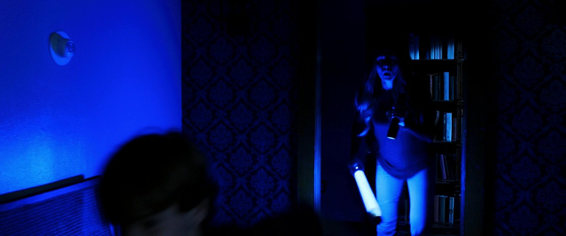 Lights_Out_2016_1080p_ATP_009957.jpg Lights_Out_2016_1080p_ATP_009957.jpg