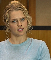 adoringteresap_loveandhonor_caps_makingof_0011.jpg