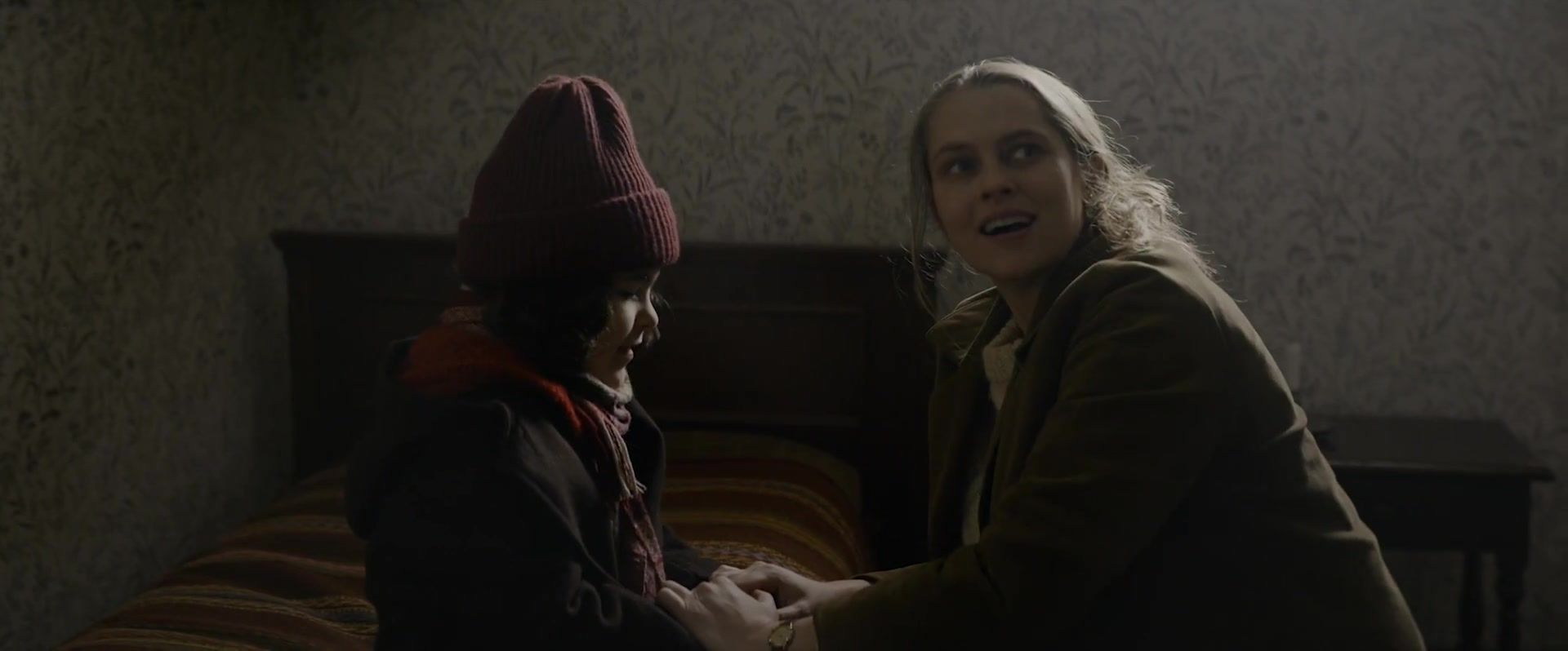 adoringteresap_thetwins_caps_0252.jpg