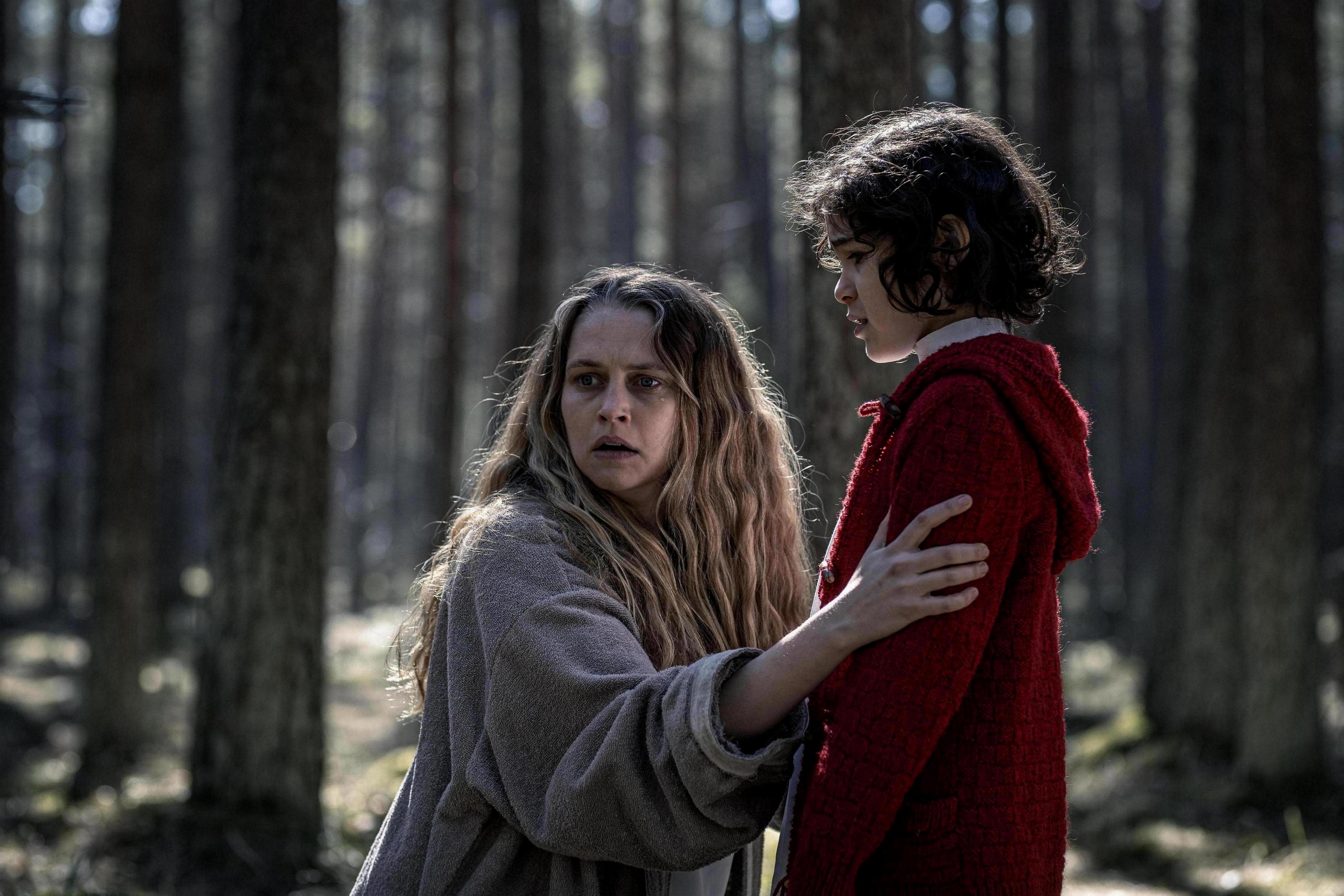 adoringteresap_thetwin_stills_004-1.jpg