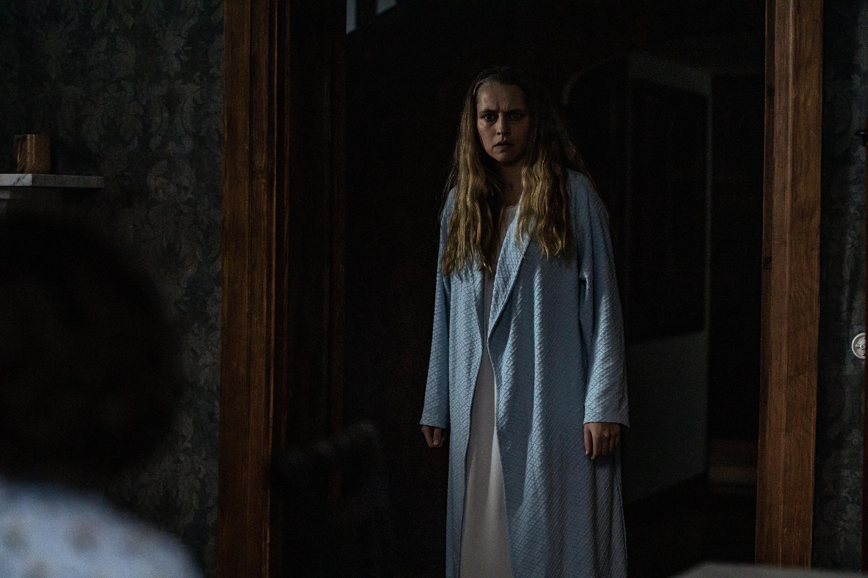 adoringteresap_thetwin_stills_006-1.jpg
