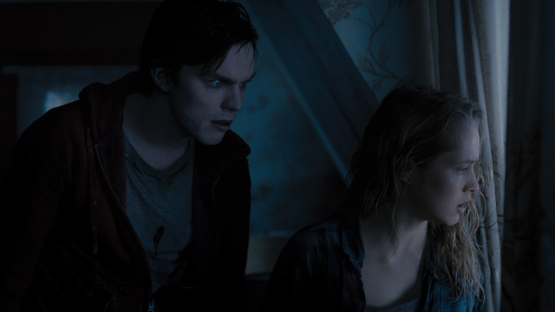 adoringteresap_warmbodies_caps_0275.jpg adoringteresap_warmbodies_caps_0275.jpg