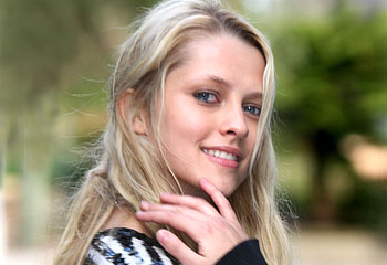 adoringteresap_2008_sundaytelegraph.jpg