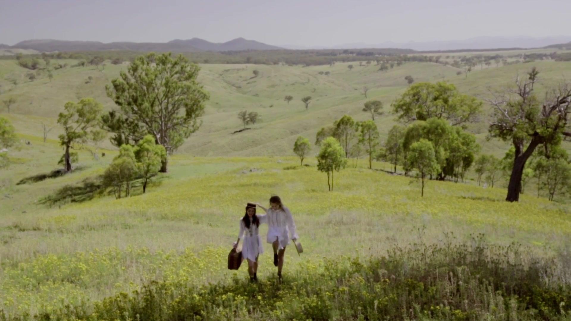 2015_vogueaustralia_000025.jpg