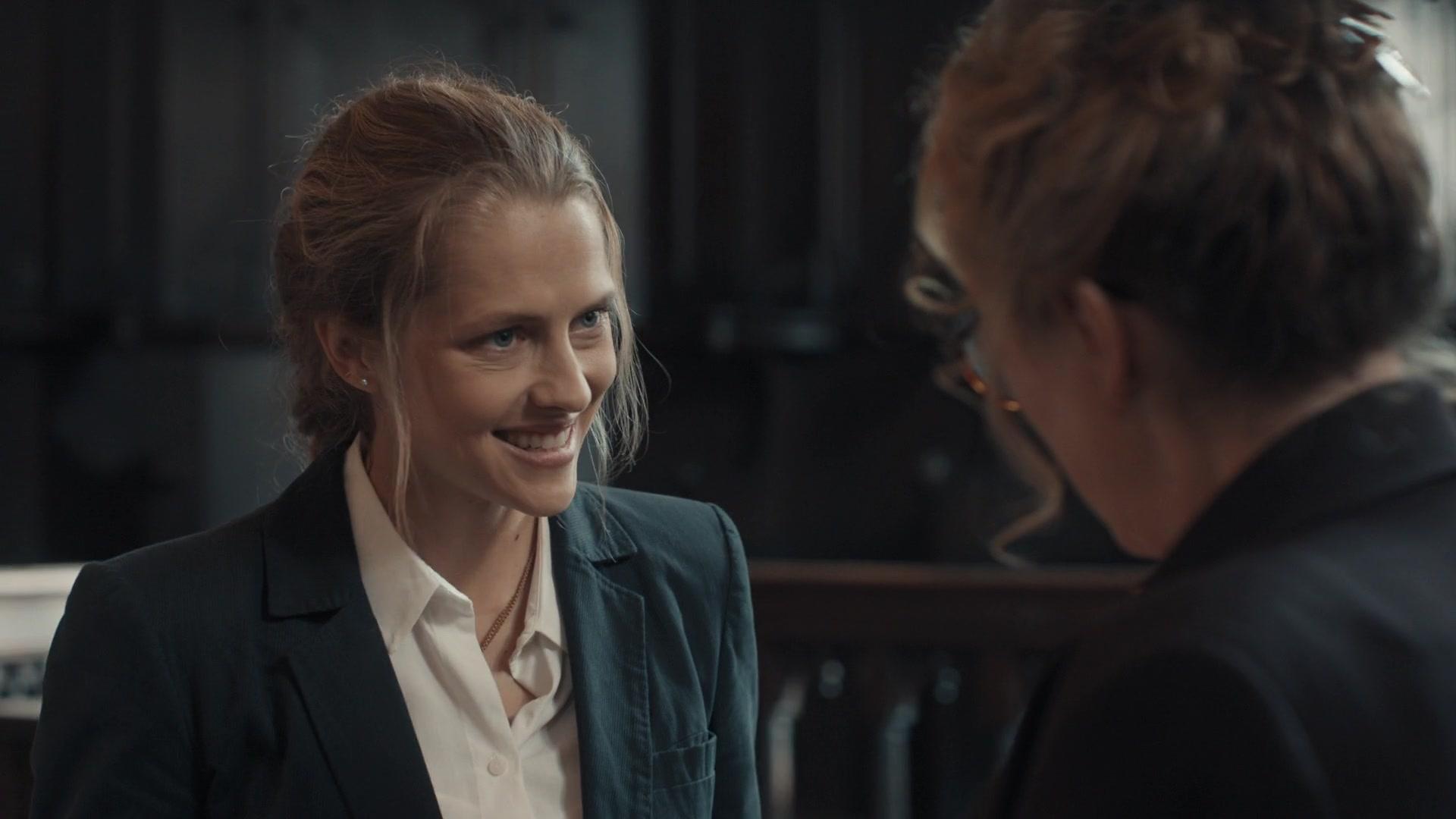 A_Discovery_of_Witches_S01E01_1080p_ATP_0689.jpg
