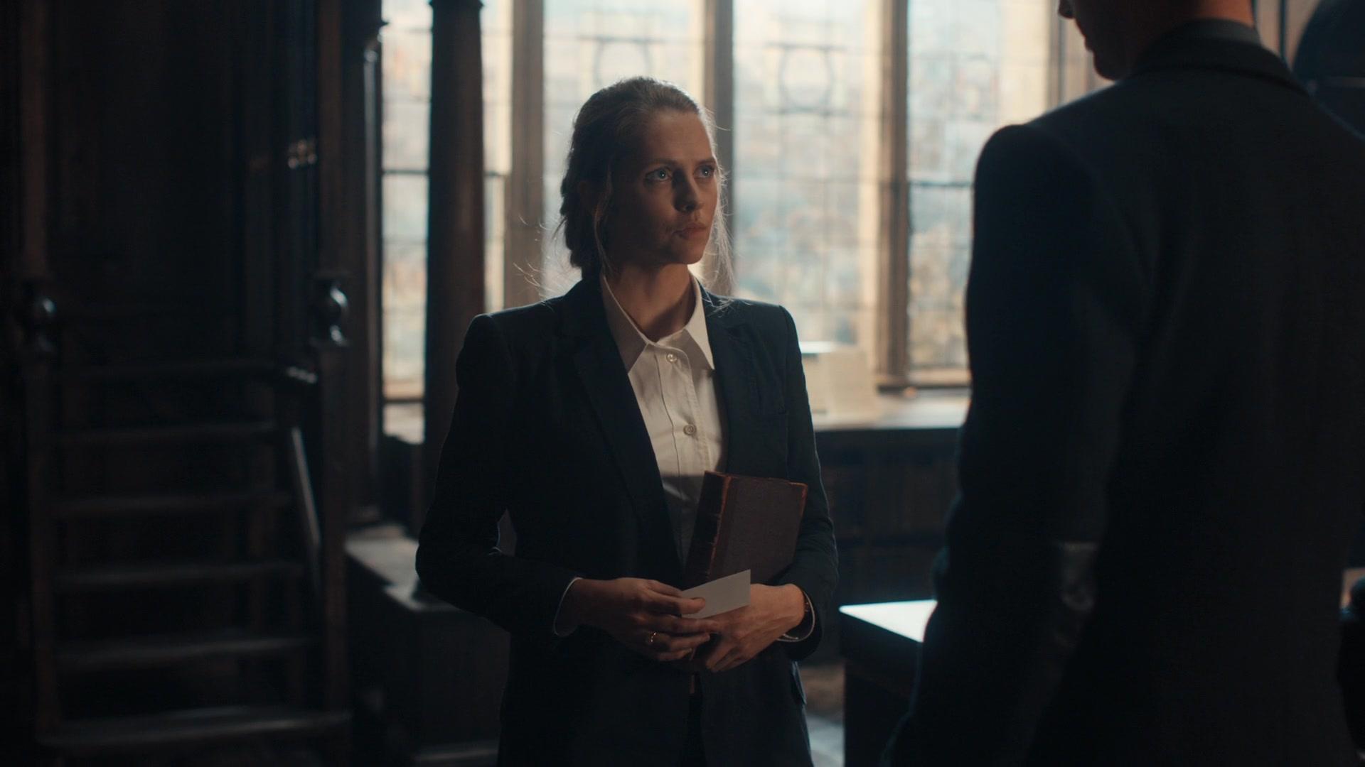A_Discovery_of_Witches_S01E01_1080p_ATP_3815.jpg