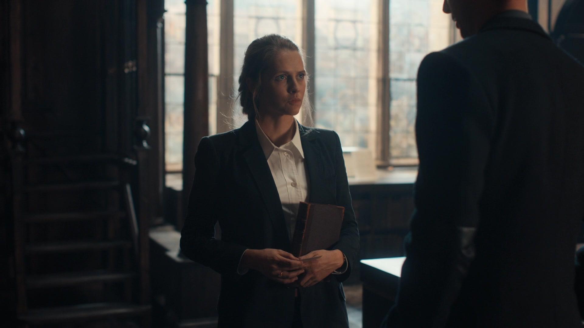 A_Discovery_of_Witches_S01E01_1080p_ATP_3817.jpg