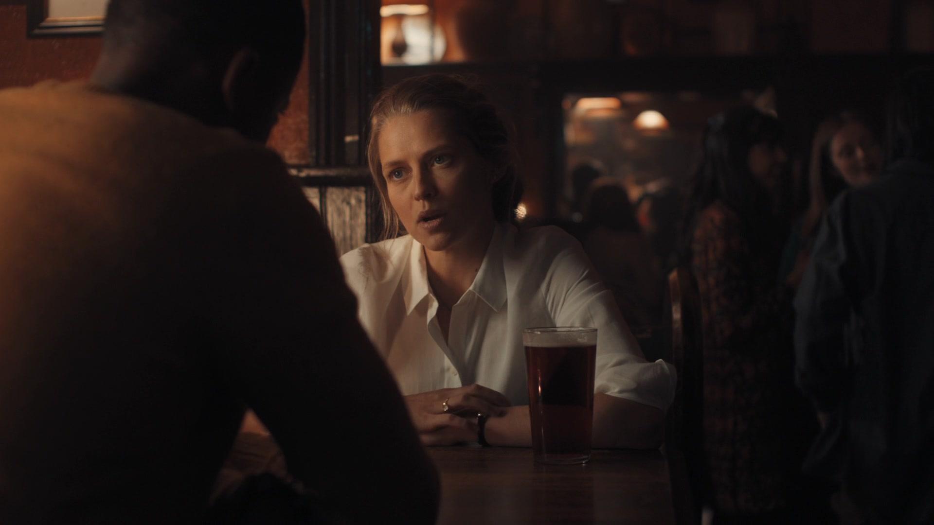 A_Discovery_of_Witches_S01E01_1080p_ATP_4619.jpg